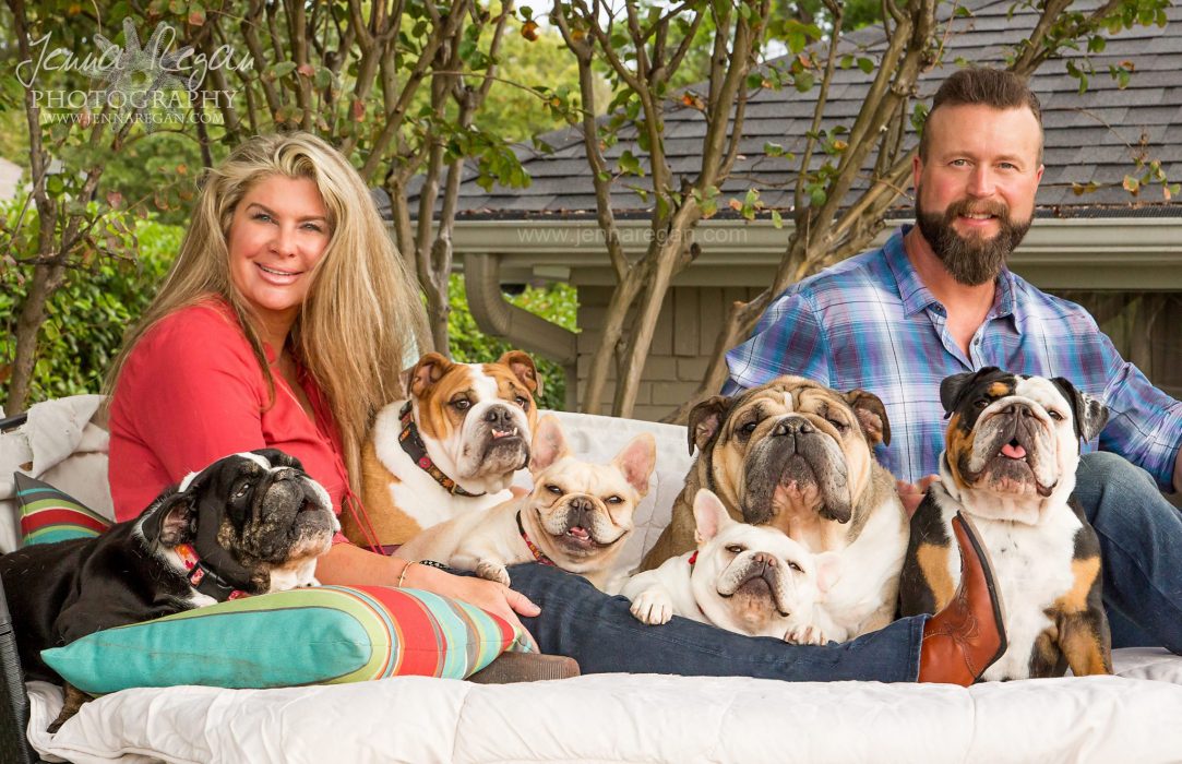 family with english and french bulldog photographed by jenna regan pet photography in dallas texas