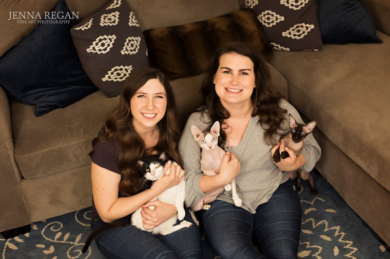 family-with 3-cats-photos-in-townhome-dallas-texas-indoor-cat-photography